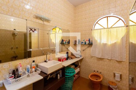 Casa de condomínio à venda com 555m², 4 quartos e 4 vagas Casa de condomínio à venda com 555m², 4 quartos e 4 vagasBanheiro da Suíte 2