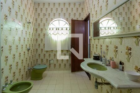 Casa de condomínio à venda com 555m², 4 quartos e 4 vagas Casa de condomínio à venda com 555m², 4 quartos e 4 vagasBanheiro da Suíte 3