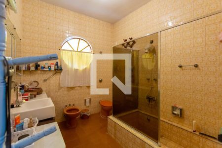 Casa de condomínio à venda com 555m², 4 quartos e 4 vagas Casa de condomínio à venda com 555m², 4 quartos e 4 vagasBanheiro da Suíte 2