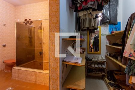 Casa de condomínio à venda com 555m², 4 quartos e 4 vagas Casa de condomínio à venda com 555m², 4 quartos e 4 vagasCloset da suíte 2