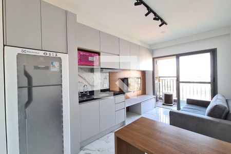 Sala e cozinha de apartamento à venda com 1 quarto, 28m² em Vila Independência, São Paulo