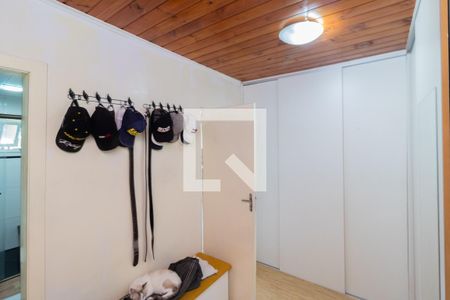 Closet da suíte de casa à venda com 1 quarto, 110m² em Guajuviras, Canoas