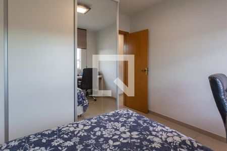 Quarto 2 de apartamento à venda com 4 quartos, 180m² em Fernão Dias, Belo Horizonte