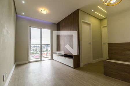 Sala de TV de apartamento à venda com 2 quartos, 56m² em Jardim Tupanci, Barueri