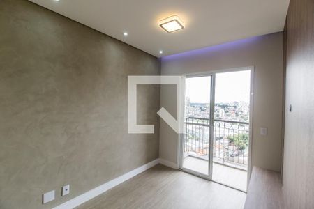 Sala de TV de apartamento à venda com 2 quartos, 56m² em Jardim Tupanci, Barueri