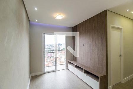 Sala de TV de apartamento à venda com 2 quartos, 56m² em Jardim Tupanci, Barueri