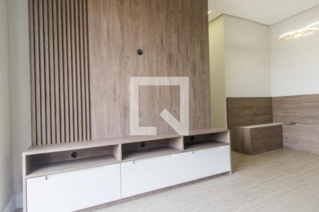 Sala de TV de apartamento à venda com 2 quartos, 56m² em Jardim Tupanci, Barueri