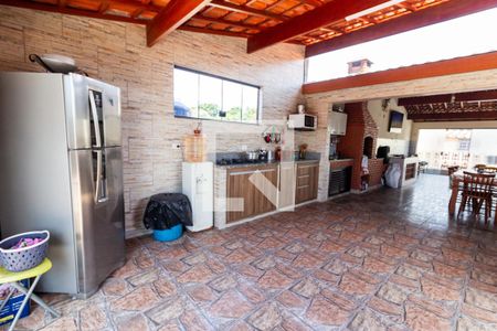 Casa à venda com 215m², 5 quartos e 2 vagas Casa à venda com 215m², 5 quartos e 2 vagasÁrea comum