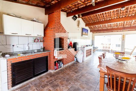 Casa à venda com 215m², 5 quartos e 2 vagas Casa à venda com 215m², 5 quartos e 2 vagasÁrea comum