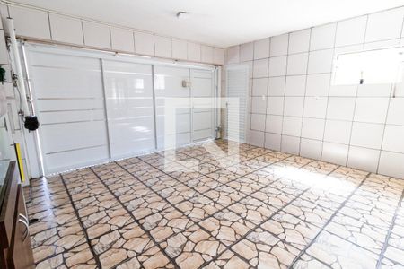 Casa à venda com 215m², 5 quartos e 2 vagas Casa à venda com 215m², 5 quartos e 2 vagasÁrea comum