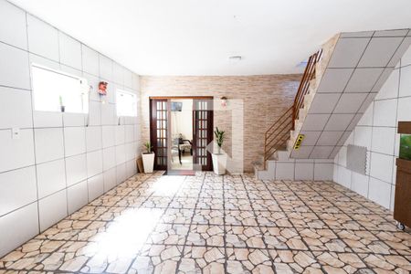Casa à venda com 215m², 5 quartos e 2 vagas Casa à venda com 215m², 5 quartos e 2 vagasÁrea comum