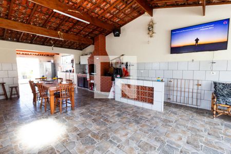 Casa à venda com 215m², 5 quartos e 2 vagas Casa à venda com 215m², 5 quartos e 2 vagasÁrea comum