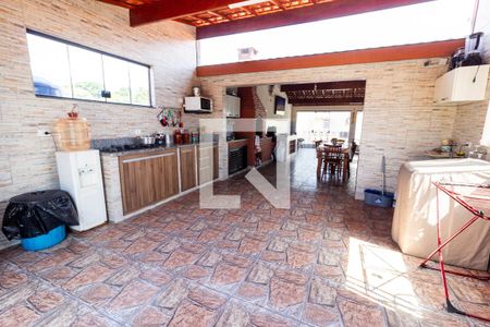 Casa à venda com 215m², 5 quartos e 2 vagas Casa à venda com 215m², 5 quartos e 2 vagasÁrea comum