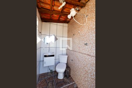 Casa à venda com 215m², 5 quartos e 2 vagas Casa à venda com 215m², 5 quartos e 2 vagasBanheiro de serviço