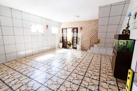 Casa à venda com 215m², 5 quartos e 2 vagas Casa à venda com 215m², 5 quartos e 2 vagasÁrea comum