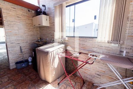 Casa à venda com 215m², 5 quartos e 2 vagas Casa à venda com 215m², 5 quartos e 2 vagasÁrea de serviço