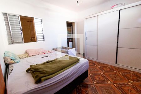 Casa à venda com 215m², 5 quartos e 2 vagas Casa à venda com 215m², 5 quartos e 2 vagasQuarto casa 2