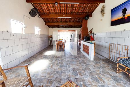 Casa à venda com 215m², 5 quartos e 2 vagas Casa à venda com 215m², 5 quartos e 2 vagasÁrea comum