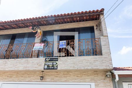 Casa à venda com 215m², 5 quartos e 2 vagas Casa à venda com 215m², 5 quartos e 2 vagasFachada