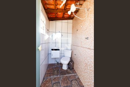 Casa à venda com 215m², 5 quartos e 2 vagas Casa à venda com 215m², 5 quartos e 2 vagasBanheiro de serviço