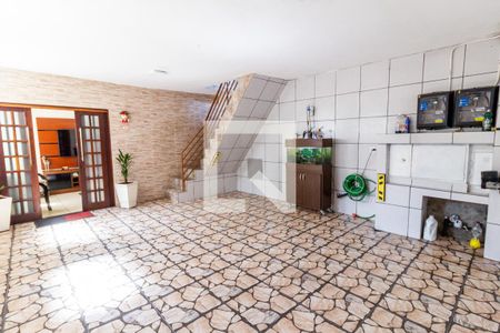 Casa à venda com 215m², 5 quartos e 2 vagas Casa à venda com 215m², 5 quartos e 2 vagasÁrea comum