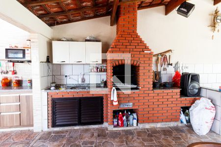 Casa à venda com 215m², 5 quartos e 2 vagas Casa à venda com 215m², 5 quartos e 2 vagasÁrea comum