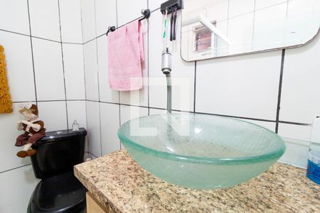 Casa à venda com 215m², 5 quartos e 2 vagas Casa à venda com 215m², 5 quartos e 2 vagasBanheiro