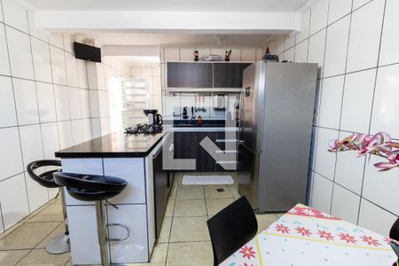 Casa à venda com 215m², 5 quartos e 2 vagas Casa à venda com 215m², 5 quartos e 2 vagasCozinha