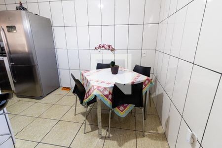 Casa à venda com 215m², 5 quartos e 2 vagas Casa à venda com 215m², 5 quartos e 2 vagasCozinha