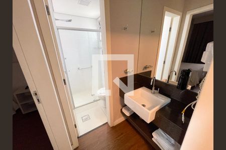 Banheiro de apartamento à venda com 1 quarto, 40m² em Eldorado, Contagem