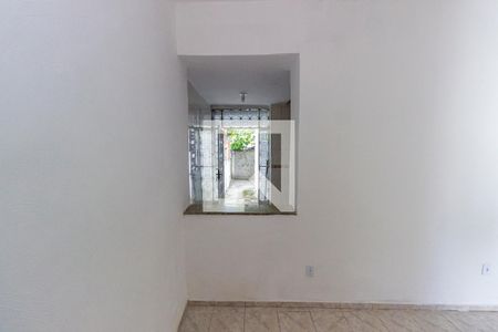 Sala de casa para alugar com 2 quartos, 80m² em Bento Ribeiro, Rio de Janeiro