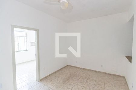 Sala de casa para alugar com 2 quartos, 80m² em Bento Ribeiro, Rio de Janeiro