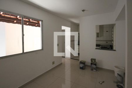 Sala de casa de condomínio para alugar com 2 quartos, 80m² em Jardim Guairaca, São Paulo