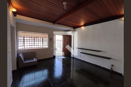 Casa à venda com 260m², 2 quartos e 4 vagasSala