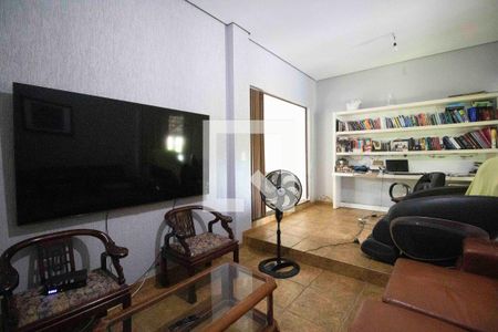 Sala de TV de casa de condomínio para alugar com 3 quartos, 420m² em Residencial Aldeia do Vale, Goiânia