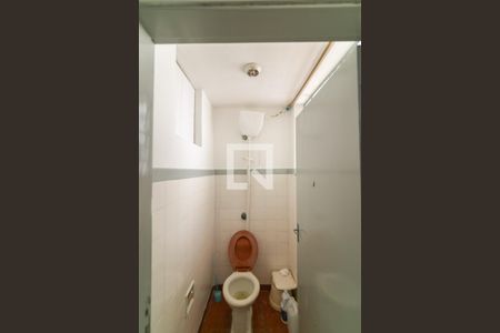 Casa à venda com 350m², 5 quartos e 10 vagas Casa à venda com 350m², 5 quartos e 10 vagasBanheiro de serviço