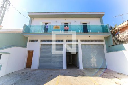 Casa à venda com 350m², 5 quartos e 10 vagas Casa à venda com 350m², 5 quartos e 10 vagasFachada