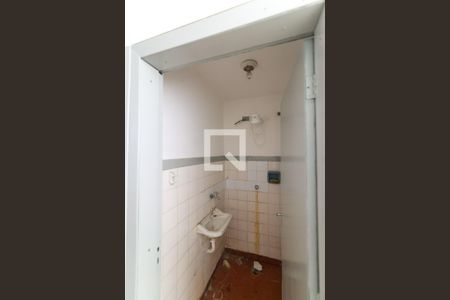Casa à venda com 350m², 5 quartos e 10 vagas Casa à venda com 350m², 5 quartos e 10 vagasBanheiro de serviço