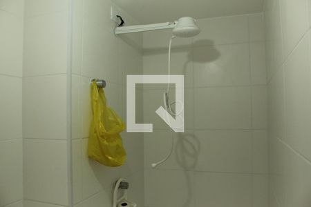 Banheiro de apartamento para alugar com 1 quarto, 27m² em Jardim Itacolomi, São Paulo