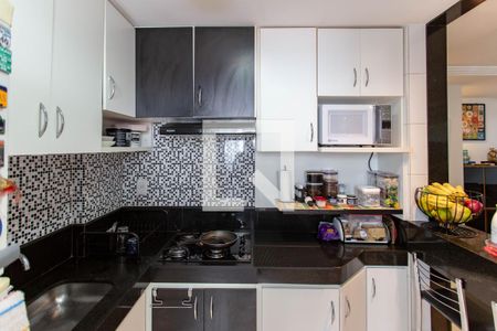 Cozinha de apartamento à venda com 3 quartos, 80m² em Itapoã, Belo Horizonte