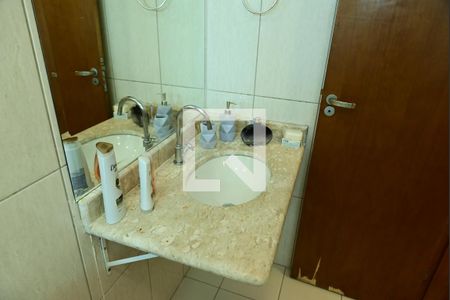 Banheiro Suite 1 de apartamento para alugar com 2 quartos, 100m² em Canto do Forte, Praia Grande