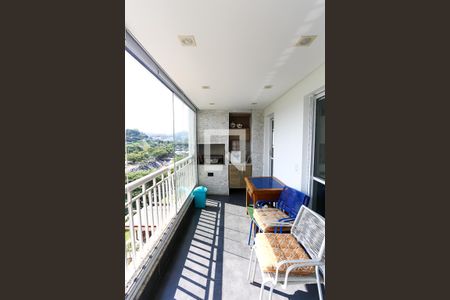 varanda  de apartamento à venda com 3 quartos, 107m² em Jardim Wanda, Taboão da Serra