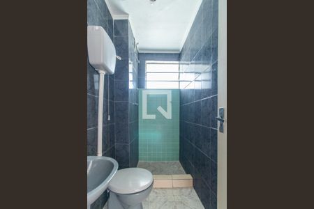 Banheiro de apartamento para alugar com 1 quarto, 43m² em Nonoai, Porto Alegre