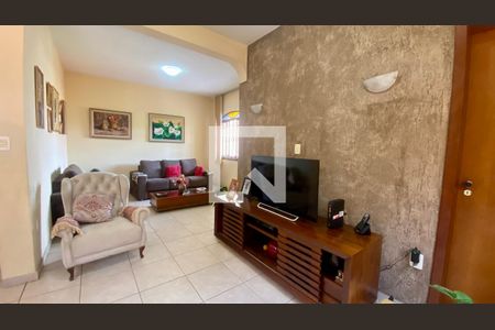 Casa à venda com 220m², 4 quartos e 4 vagasSala