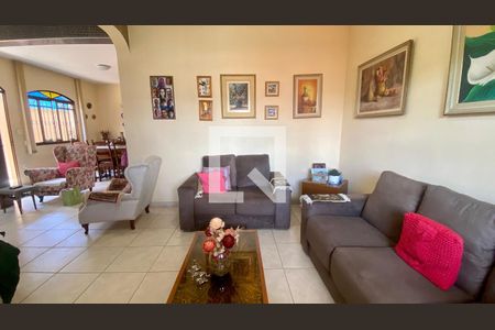 Sala de casa à venda com 4 quartos, 220m² em Nova Granada, Belo Horizonte
