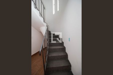 Escada de casa à venda com 3 quartos, 160m² em Vila Bancaria Munhoz, São Paulo