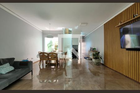 Casa à venda com 145m², 3 quartos e 3 vagasSala