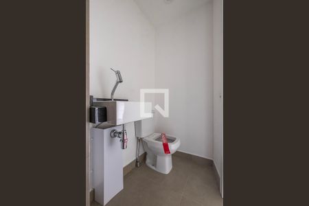 Banheiro de kitnet/studio para alugar com 1 quarto, 24m² em Cerqueira César, São Paulo