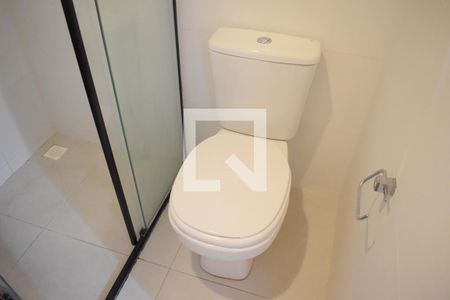 Banheiro de kitnet/studio para alugar com 1 quarto, 35m² em Prado Velho, Curitiba