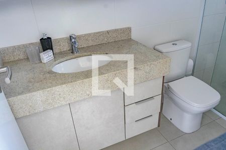 Suíte 01 - Banheiro de apartamento para alugar com 2 quartos, 72m² em Saco dos Limões, Florianópolis